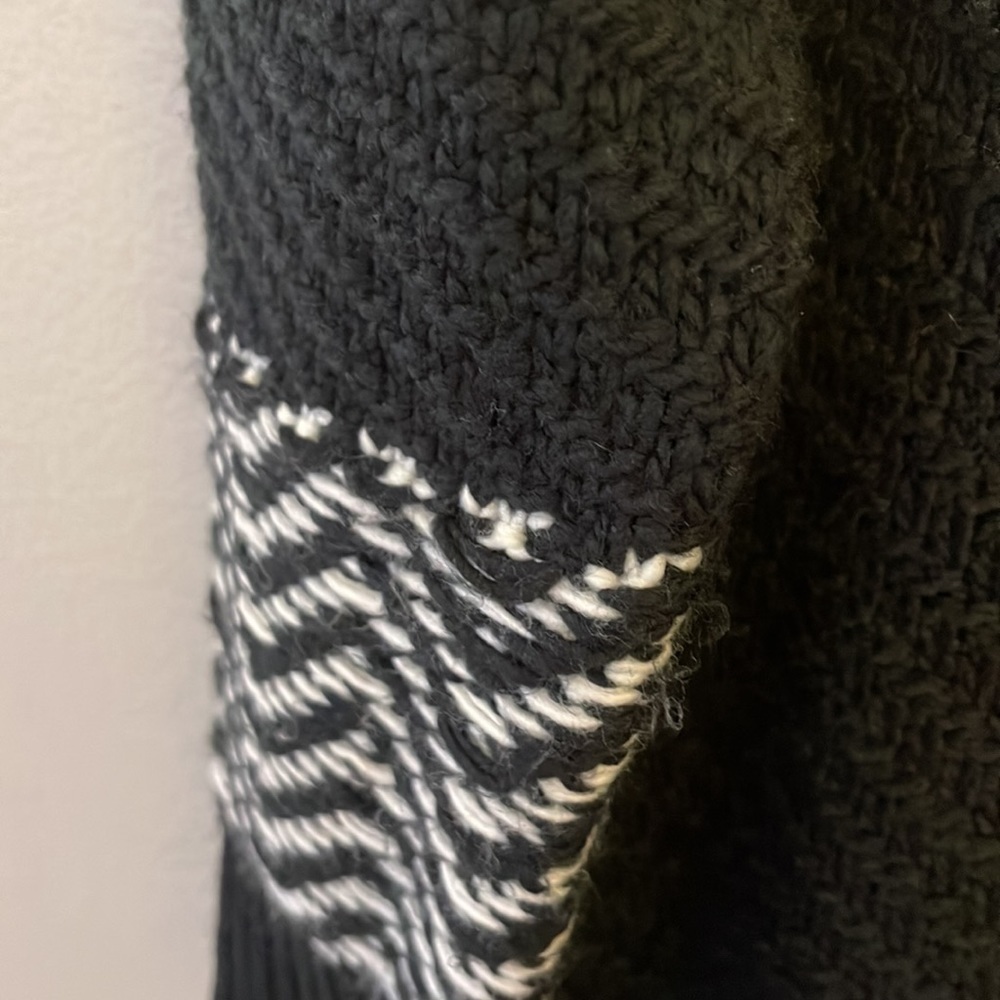John + Jenn Small Chunky Knit Sweater Black and White Fringe - Picture 6 of 16